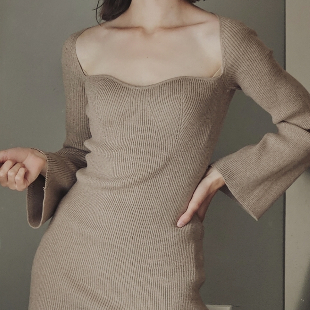 Aaron & Amber Bell Sleeve Midi Dress